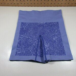 lululemon womens purple an lavender geometric Sculpt bike shorts S EUC